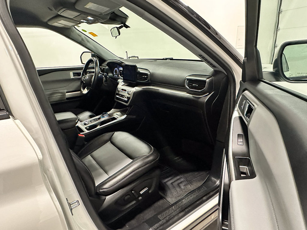 Used 2022 Ford Explorer XLT w/ Equipment Group 202A AWD/4WD image 27