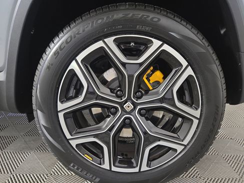 Used 2024 Rivian R1S Adventure AWD/4WD image 10