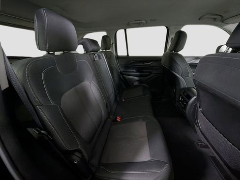 Used 2024 Jeep Grand Cherokee Laredo RWD image 26