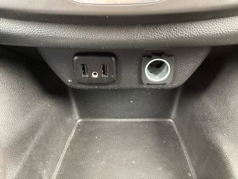 Used 2019 Chevrolet Traverse LT image 24