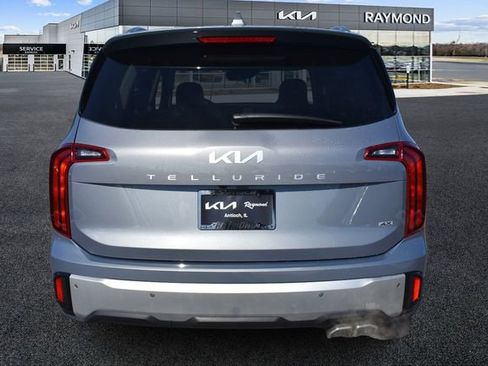 Used 2023 Kia Telluride S w/ S Sunroof Package image 4