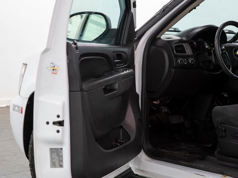 Used 2013 Chevrolet Tahoe 4WD image 6