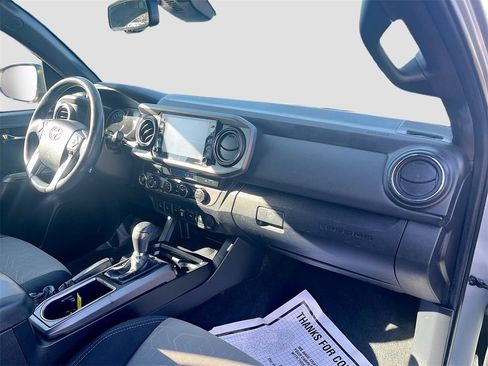 Used 2021 Toyota Tacoma TRD Sport w/ Technology Package image 27