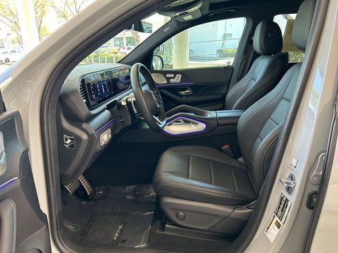Used 2025 Mercedes-Benz GLS 450 4MATIC w/ AMG Line Exterior image 5