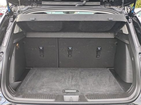 Used 2025 Chevrolet Trax LT w/ LT Convenience Package image 22