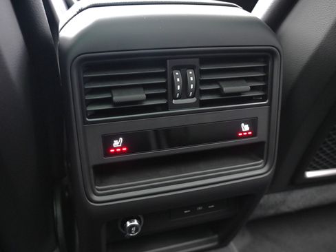 Used 2025 Porsche Cayenne image 24