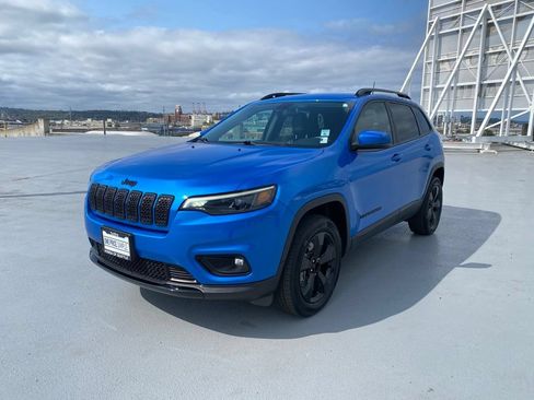 Used 2020 Jeep Cherokee Latitude Plus AWD/4WD image 4