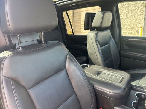 Used 2021 Chevrolet Suburban Z71 w/ Z71 Signature Package AWD/4WD image 38
