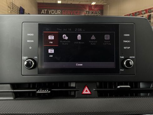 Used 2025 Kia Sportage LX FWD image 28