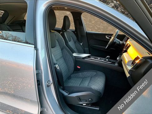 Used 2022 Volvo XC60 B5 Momentum AWD/4WD image 7