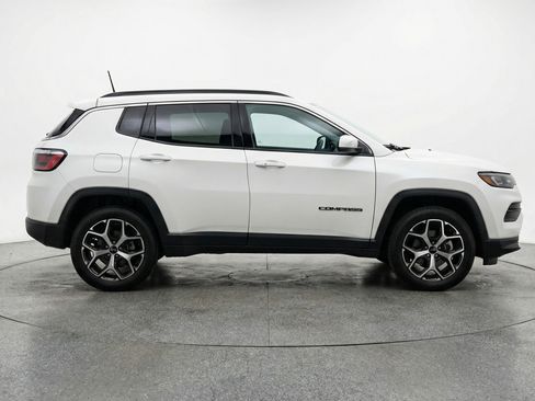 Used 2025 Jeep Compass Limited AWD/4WD image 11