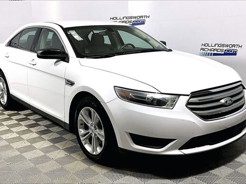 Used 2015 Ford Taurus SE image 3