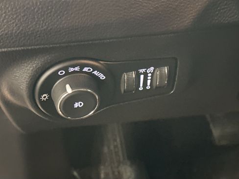 Used 2019 Jeep Compass Limited AWD/4WD image 16