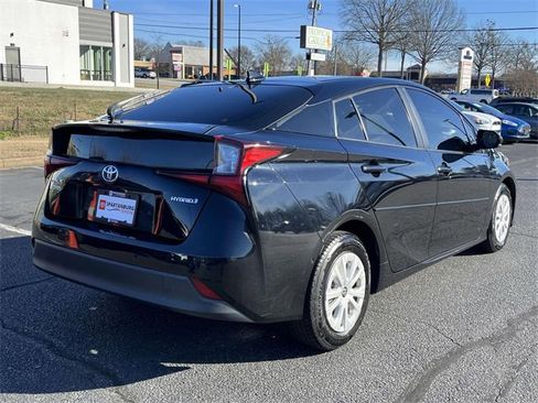 Used 2019 Toyota Prius LE image 3