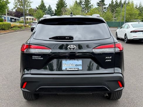 Used 2022 Toyota Corolla Cross XLE AWD/4WD image 7