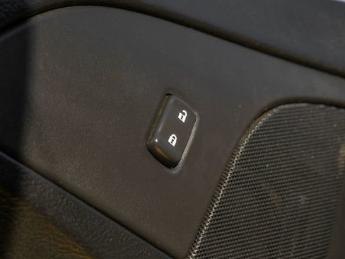 Used 2006 Chevrolet Corvette Coupe image 32