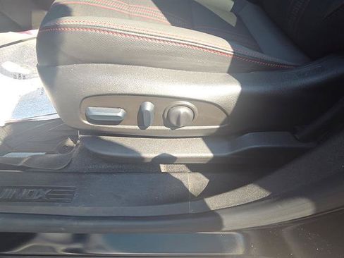 Used 2022 Chevrolet Equinox RS AWD/4WD image 17