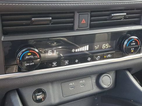 Certified 2025 Nissan Rogue SV AWD/4WD image 16