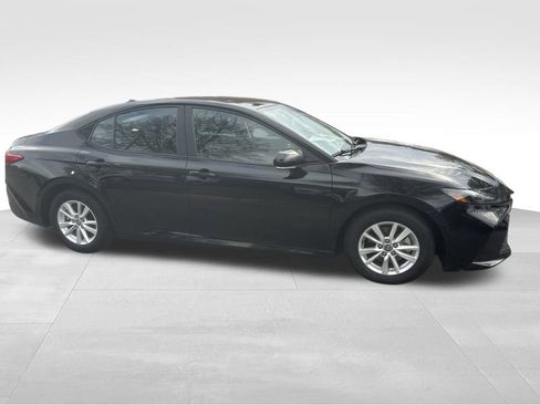 Used 2025 Toyota Camry LE image 23