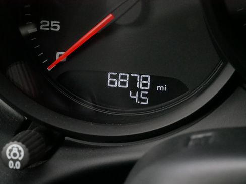 Used 2024 Porsche 718 Boxster w/ Premium Package image 22