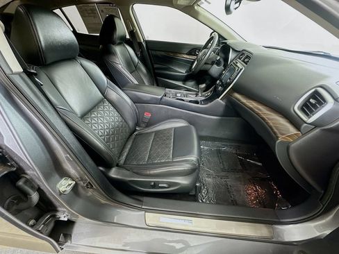 Used 2016 Nissan Maxima Platinum FWD image 7