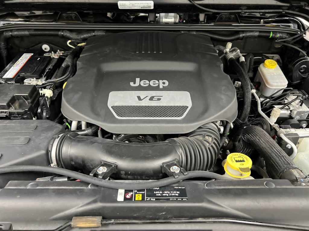 Used 2018 Jeep Wrangler Unlimited Sport w/ Connectivity Group AWD/4WD image 24