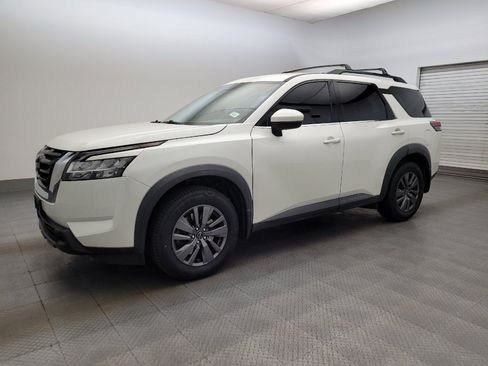 Used 2022 Nissan Pathfinder SV FWD image 2
