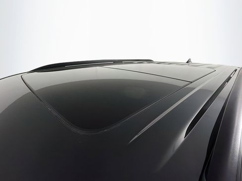 Used 2022 Ford Explorer XLT w/ Equipment Group 202A image 15