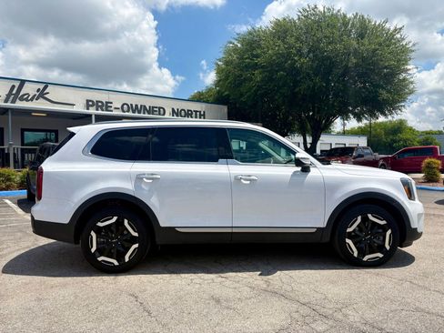 Used 2025 Kia Telluride S AWD/4WD image 2