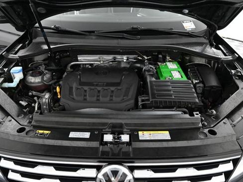 Used 2021 Volkswagen Tiguan SE w/ Panoramic Sunroof Package image 29