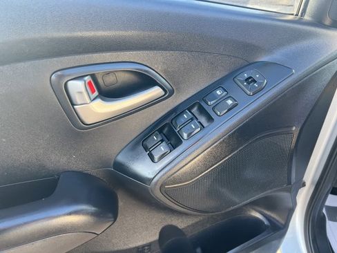 Used 2010 Hyundai Tucson GLS image 19