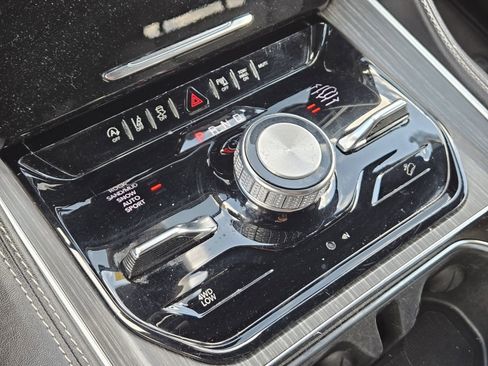 Used 2023 Jeep Wagoneer L Series III w/ Preferred Equipment Group image 54