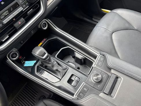 Used 2024 Toyota Grand Highlander AWD image 33