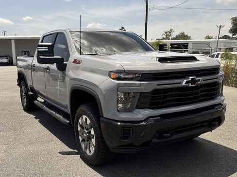 Used 2025 Chevrolet Silverado 2500 Custom w/ Custom Value Package AWD/4WD image 2