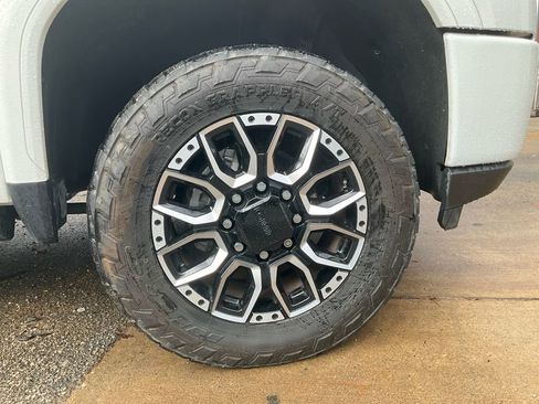 Used 2022 GMC Sierra 3500 Denali w/ Denali Ultimate Package image 10