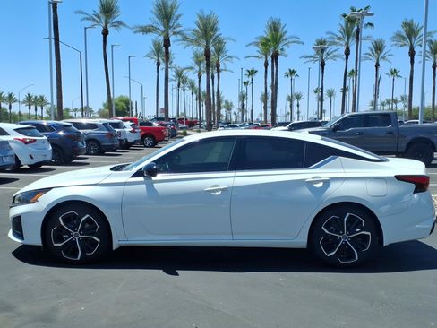 Used 2024 Nissan Altima 2.5 SR FWD image 7