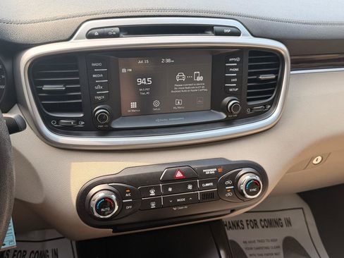 Used 2018 Kia Sorento FWD image 29
