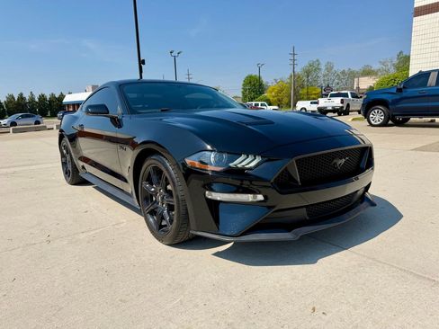 Used 2019 Ford Mustang GT RWD image 5