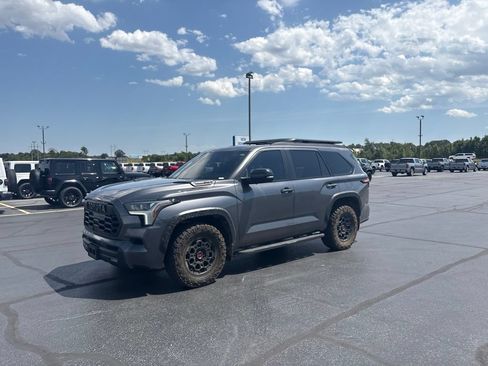 Used 2024 Toyota Sequoia TRD Pro AWD/4WD image 4
