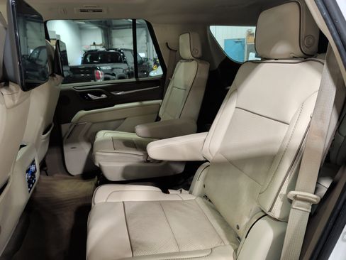 Used 2021 GMC Yukon Denali w/ Denali Premium Package image 9