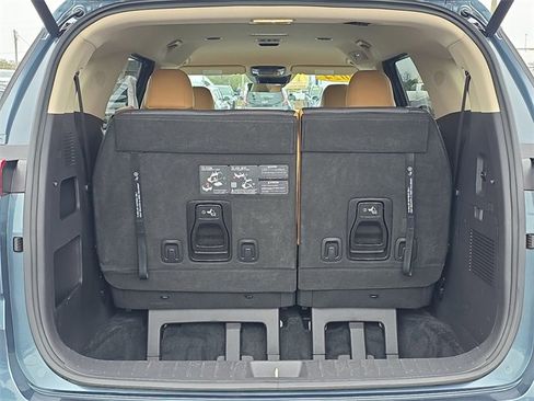 Certified 2024 Kia Carnival EX image 11