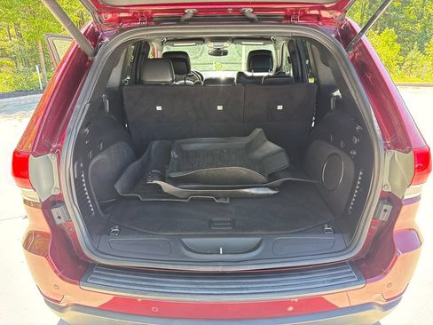 Used 2019 Jeep Grand Cherokee Laredo w/ Laredo X Package RWD image 32
