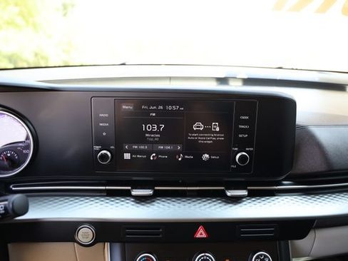 Used 2023 Kia Carnival LX FWD image 18