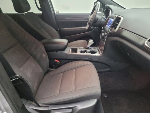 Used 2018 Jeep Grand Cherokee Laredo image 21