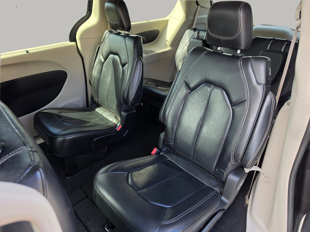 Used 2022 Chrysler Pacifica Touring-L FWD image 27