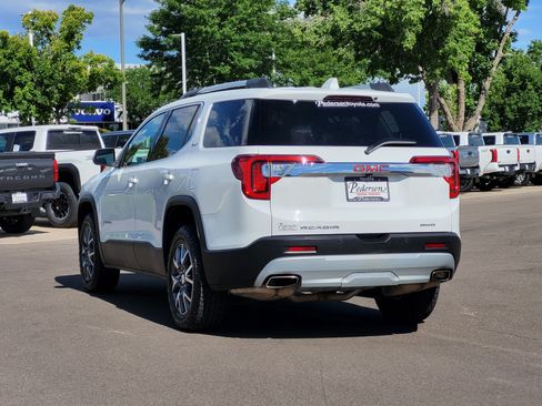 Used 2023 GMC Acadia SLT AWD/4WD image 4