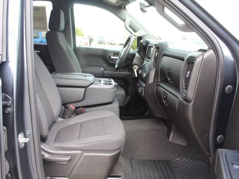 Used 2022 Chevrolet Silverado 1500 Custom Trail Boss AWD/4WD image 13