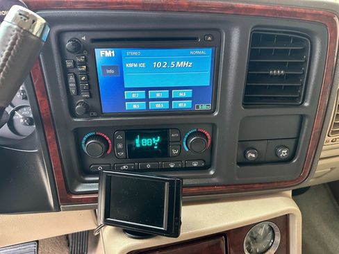 Used 2005 Cadillac Escalade AWD image 24