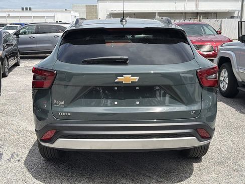 Used 2025 Chevrolet Trax LT FWD image 9