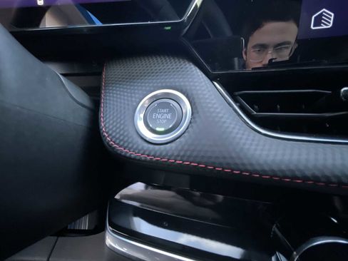 Used 2025 Chevrolet Equinox RS w/ Safety and Technology Package image 17